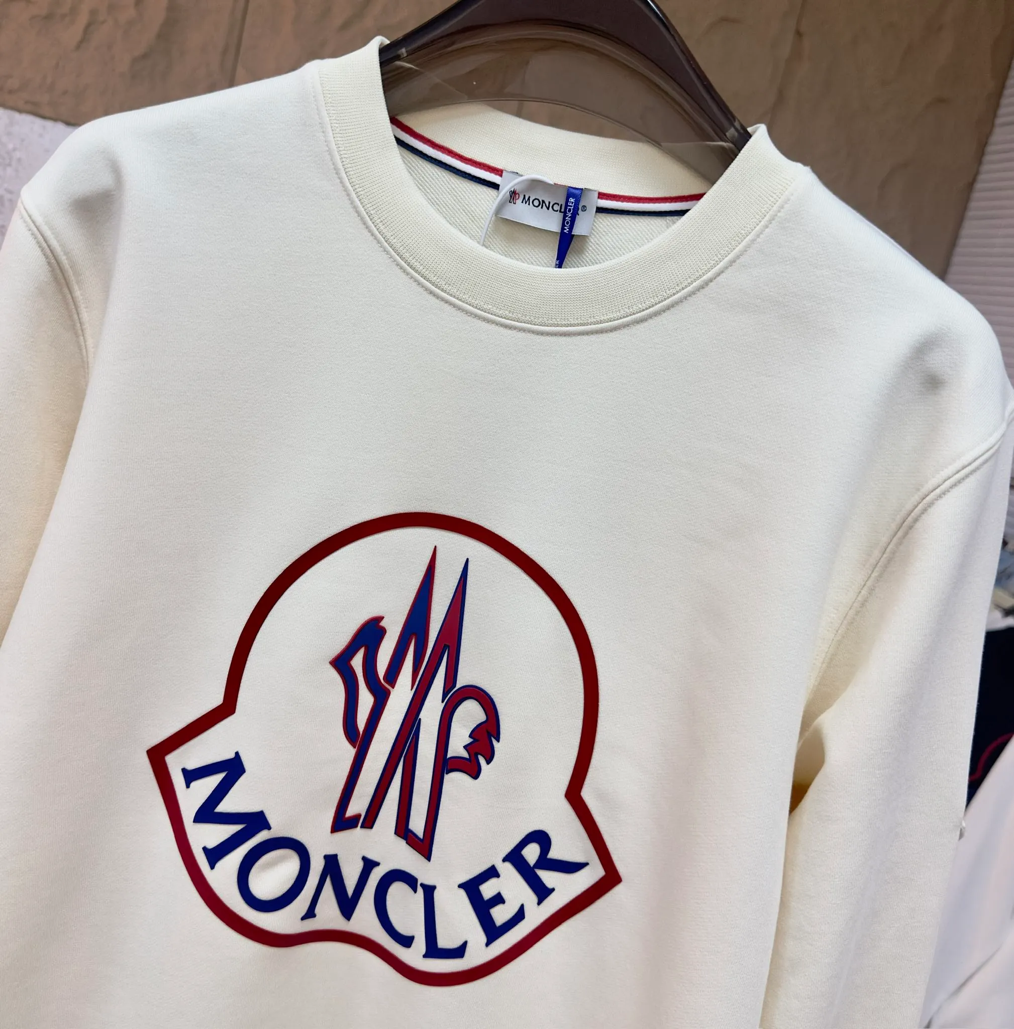 ： 🤳𝐌𝐎𝐍𝐂𝐋𝐄𝐑 ：☑️ 440 👕 ：☑️ 1*1 。🔜 。 ：☑️ 3D ，🇧🇫 1：1 。 ， ， ！🇲🇩 ！ Size：☑️S 〰️M 〰️L 〰️XL 〰️XXL